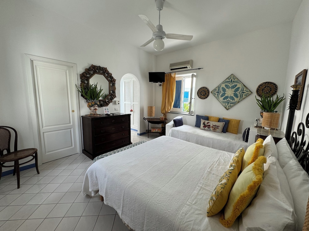 

Roma - Panarea, Isole Eolie - Hotel Lisca Bianca