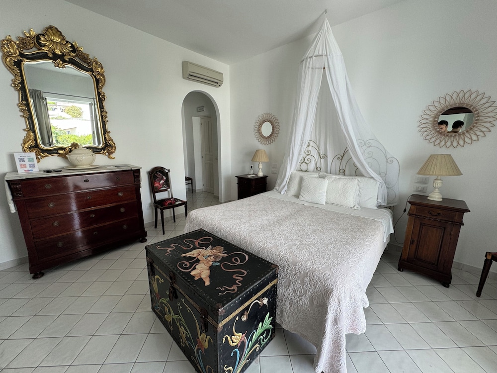 

Venezia - Panarea, Isole Eolie - Hotel Lisca Bianca
