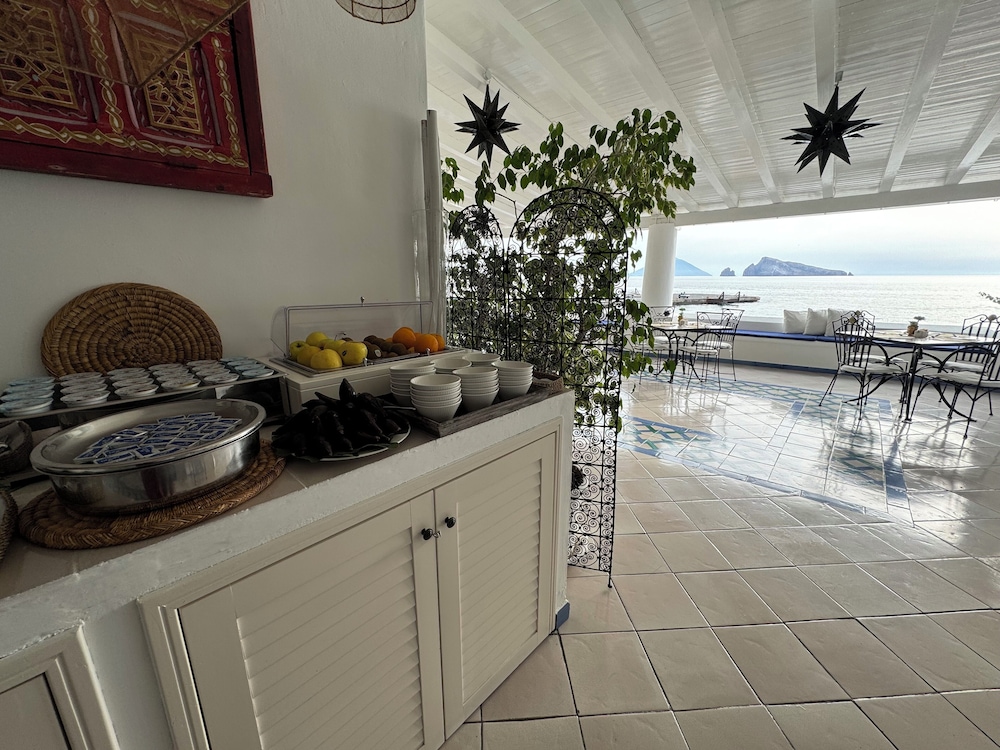 

Milano - Panarea, Isole Eolie - Hotel Lisca Bianca