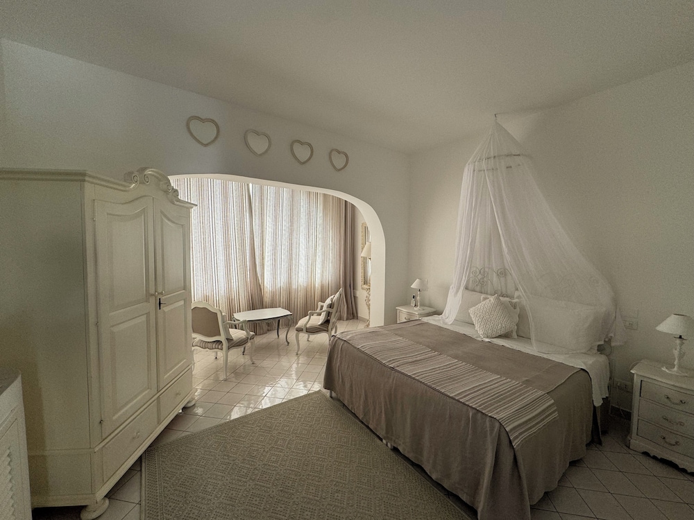

Bologna - Panarea, Isole Eolie - Hotel Lisca Bianca