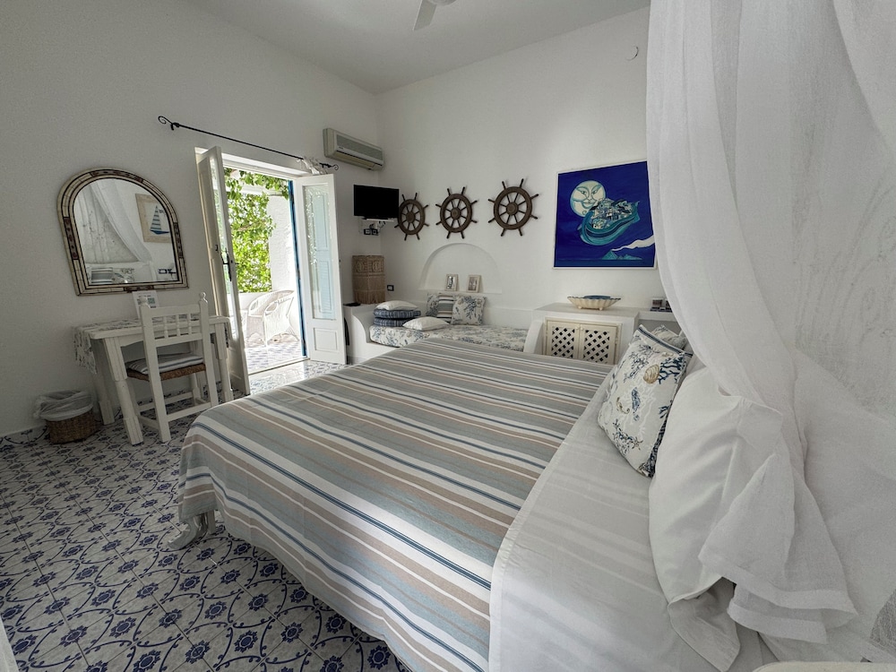 

Roma - Panarea, Isole Eolie - Hotel Lisca Bianca