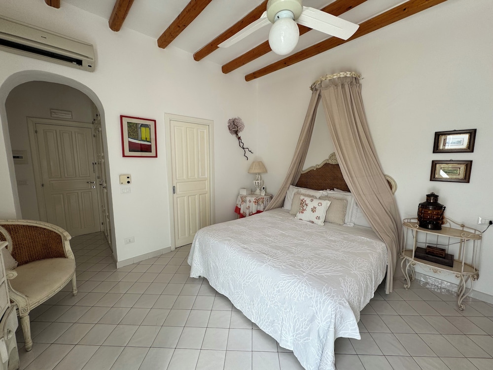 

Roma - Panarea, Isole Eolie - Hotel Lisca Bianca