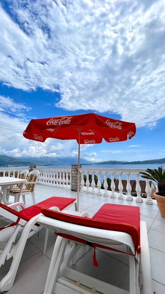 

Milano - Herceg Novi - Family House with pool & sea view