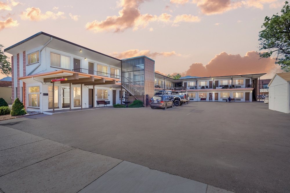

Roma - Colorado Springs - Nevada Flats Hotel