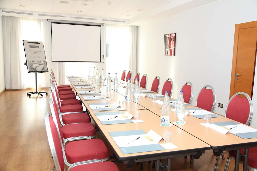 

Roma - Sant Cugat del Vallès - Travelodge Barcelona del Vallès