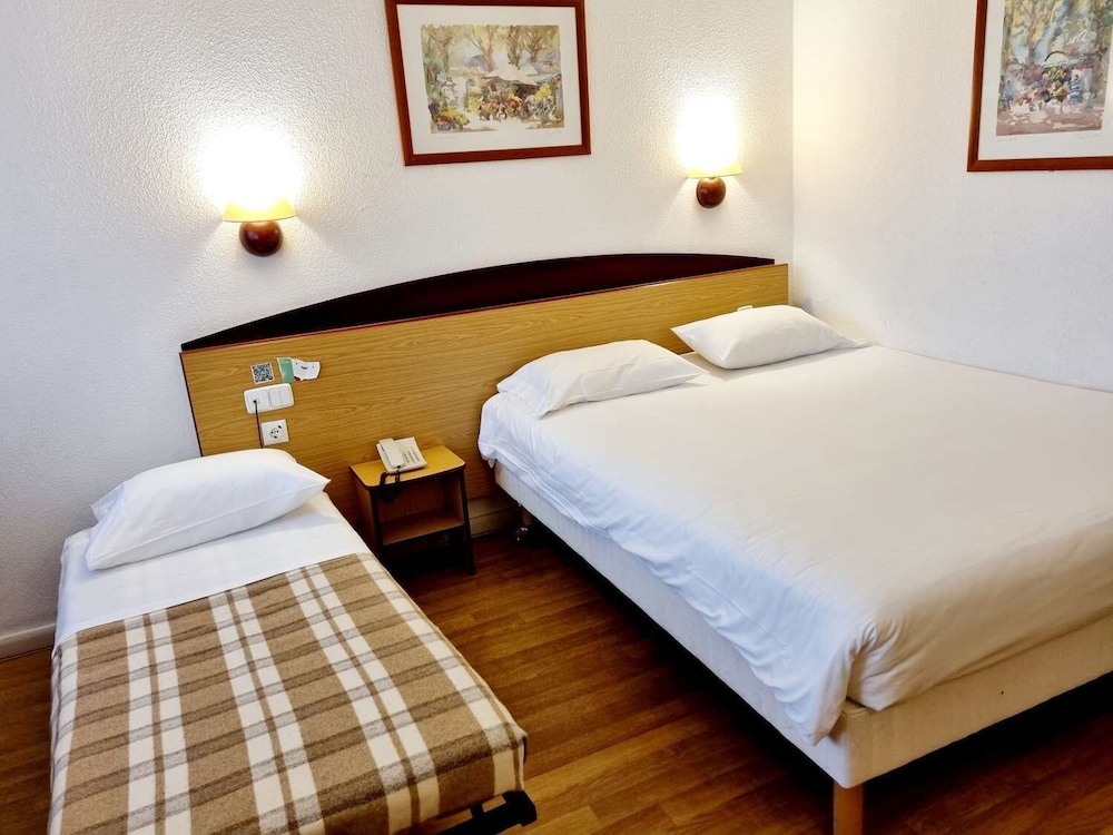 

Napoli - Sant Cugat del Vallès - Travelodge Barcelona del Vallès
