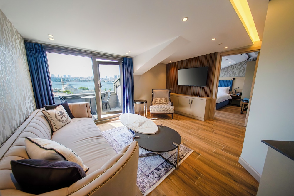

Napoli - Istanbul - The Palm Bosphorus Hotel