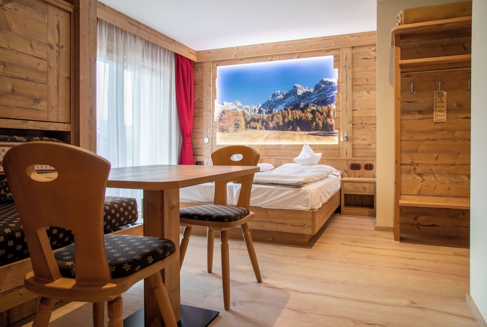 

Bari - Canazei - BERG HOTEL LATEMAR SPITZE