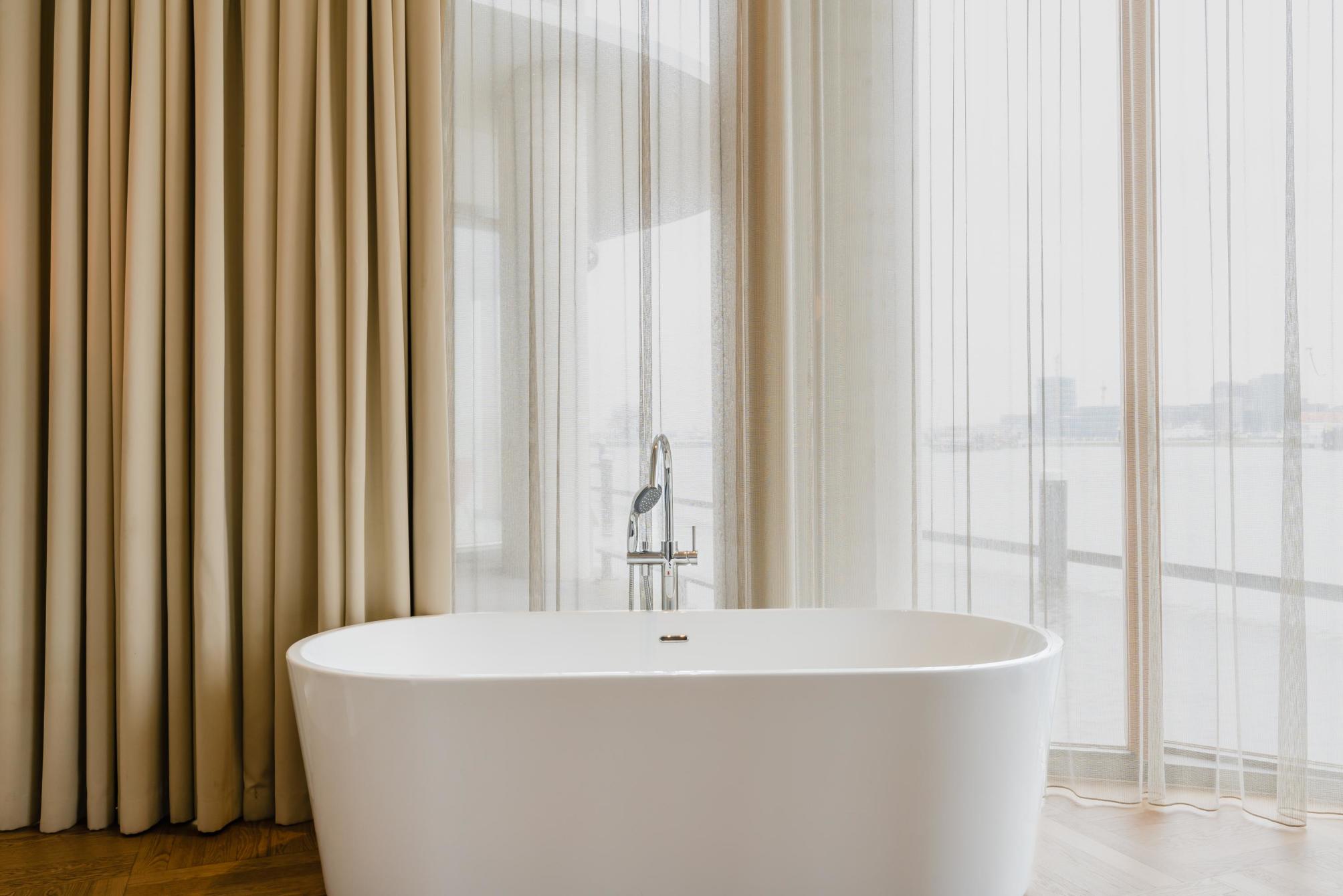 Junior suite of 30 m2 with riverfront view 