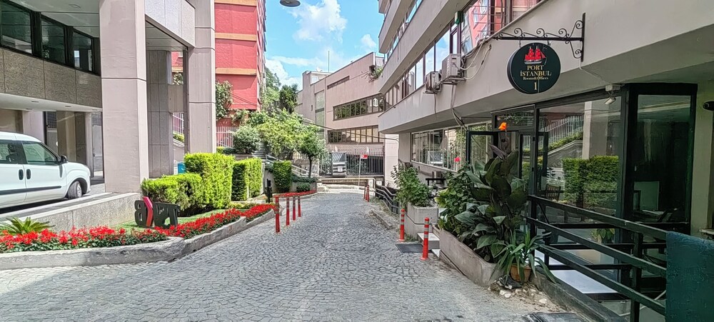 

Brindisi - Istanbul - İSTANBUL PORT HOTEL