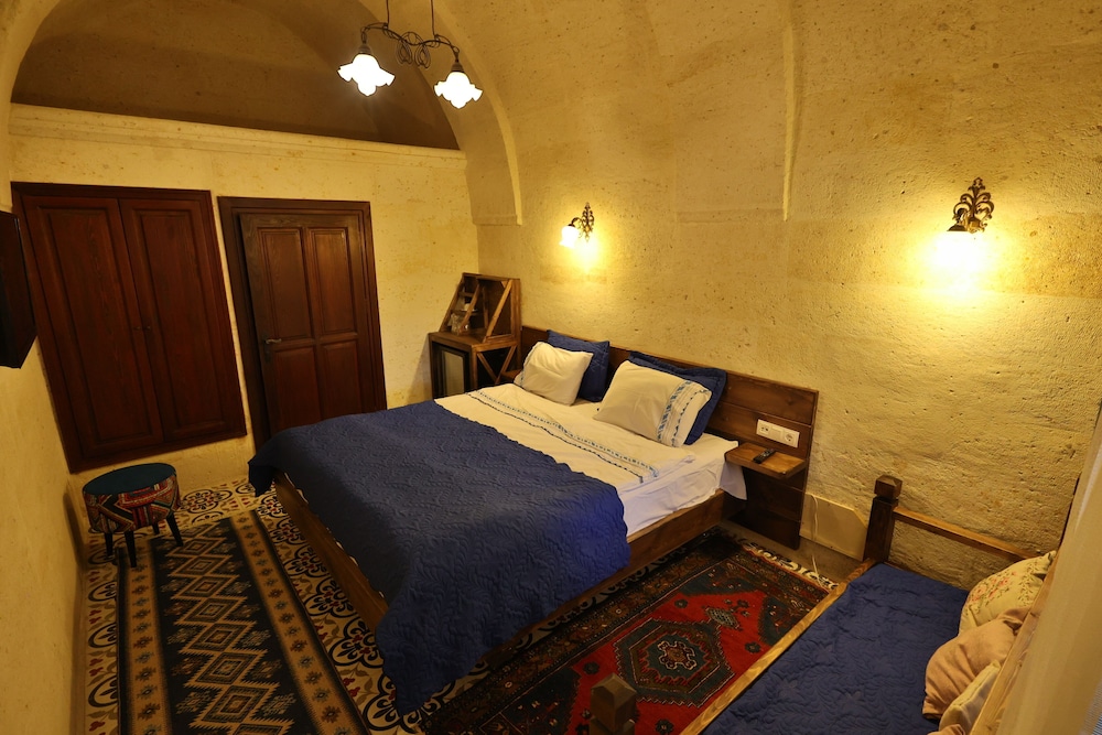 

Torino - Ayvalı - Demisos Caves Hotel