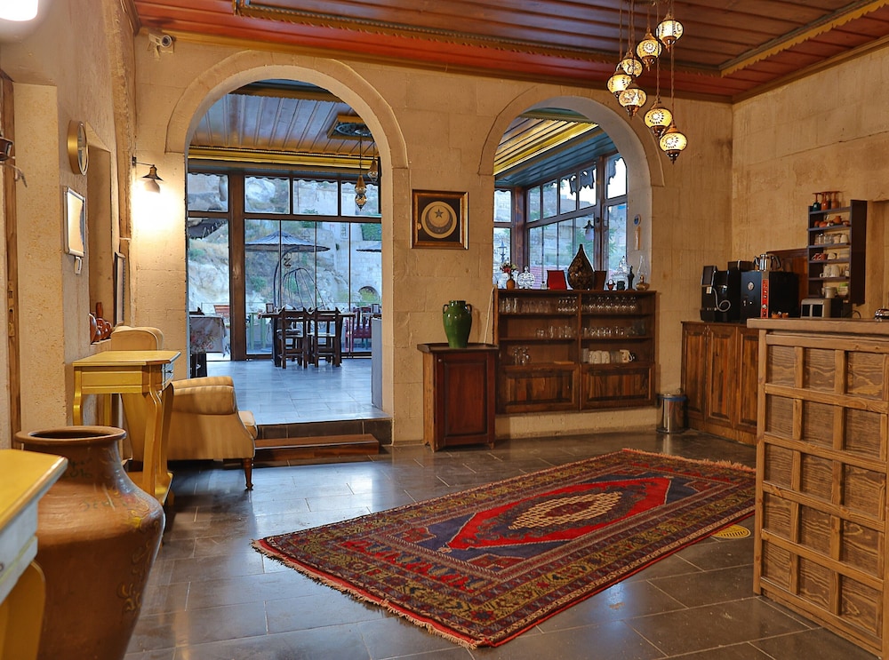 

Roma - Ayvalı - Demisos Caves Hotel