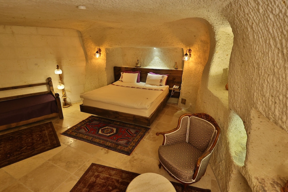 

Verona - Ayvalı - Demisos Caves Hotel