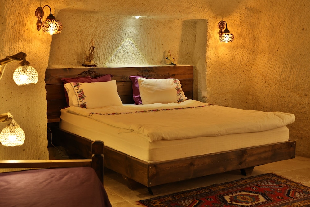 

Bari - Ayvalı - Demisos Caves Hotel