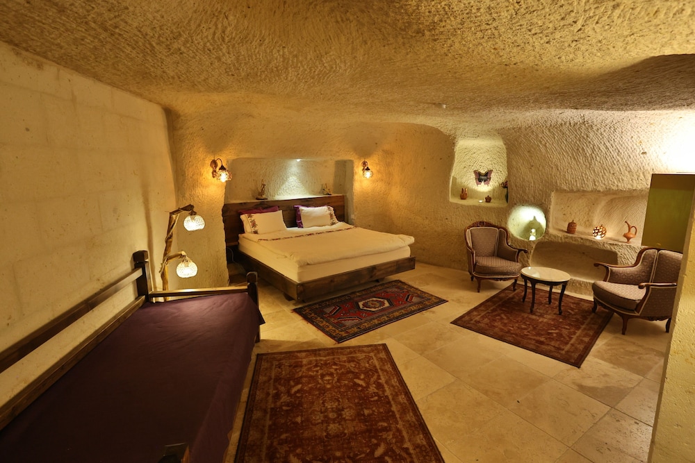 

Napoli - Ayvalı - Demisos Caves Hotel