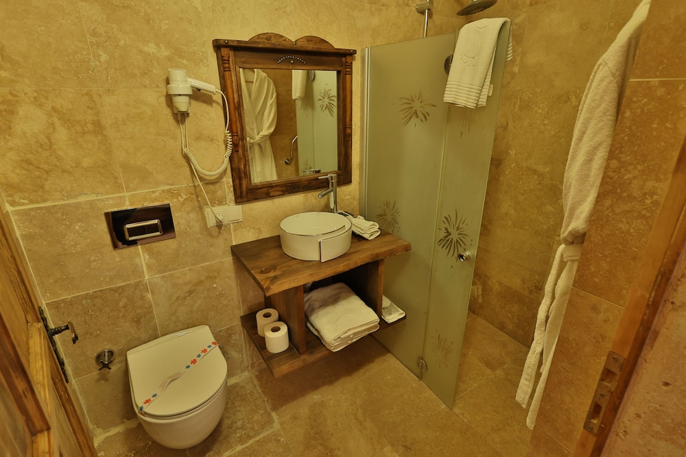 

Bari - Ayvalı - Demisos Caves The Hotel