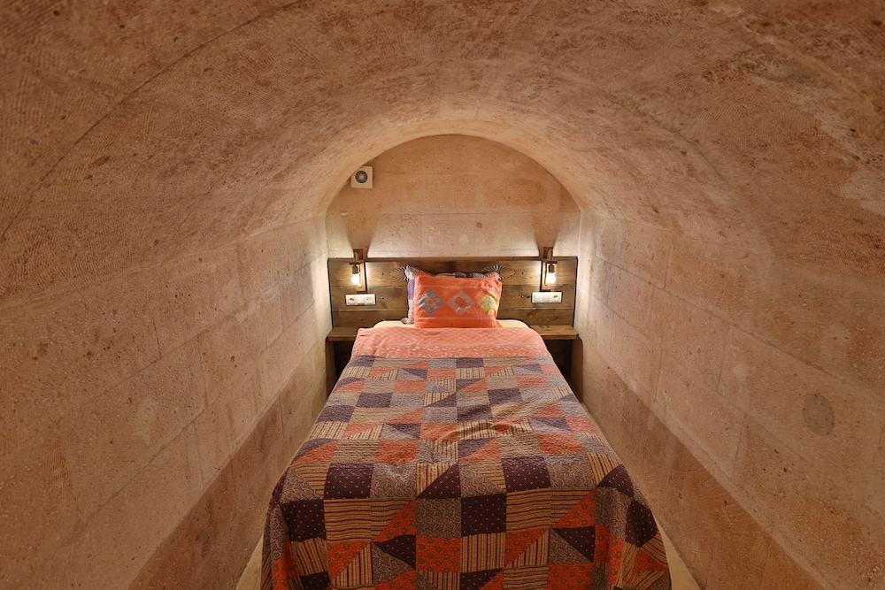 

Bari - Ayvalı - Demisos Caves Hotel