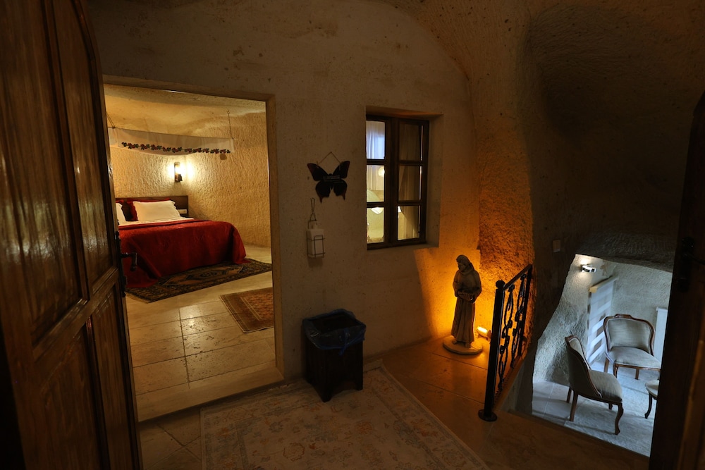 

Venezia - Ayvalı - Demisos Caves The Hotel