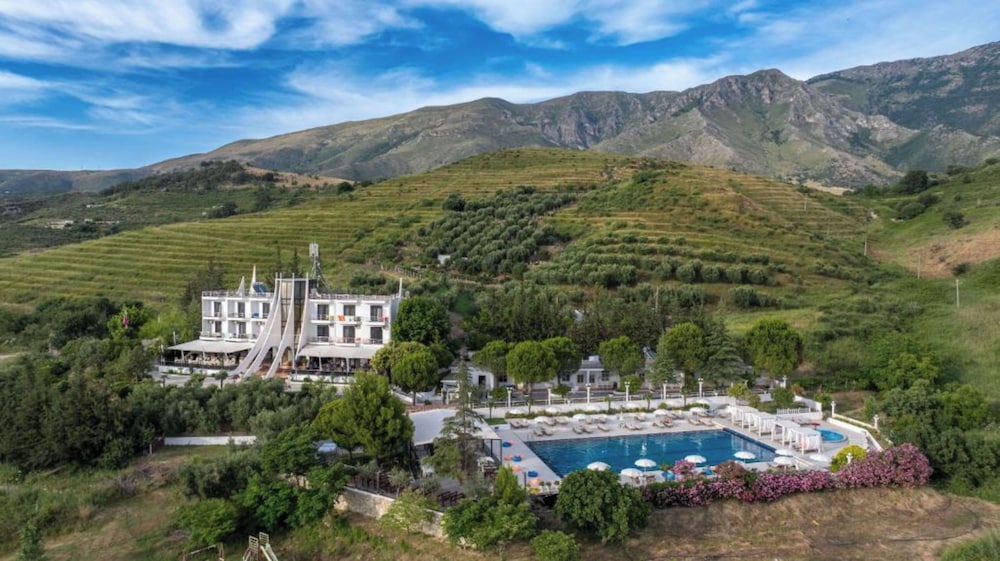 

Milano - Orikum - Edva Resort