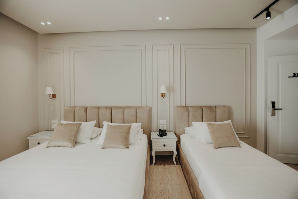 

Milano - Valona - Seaside Hotel