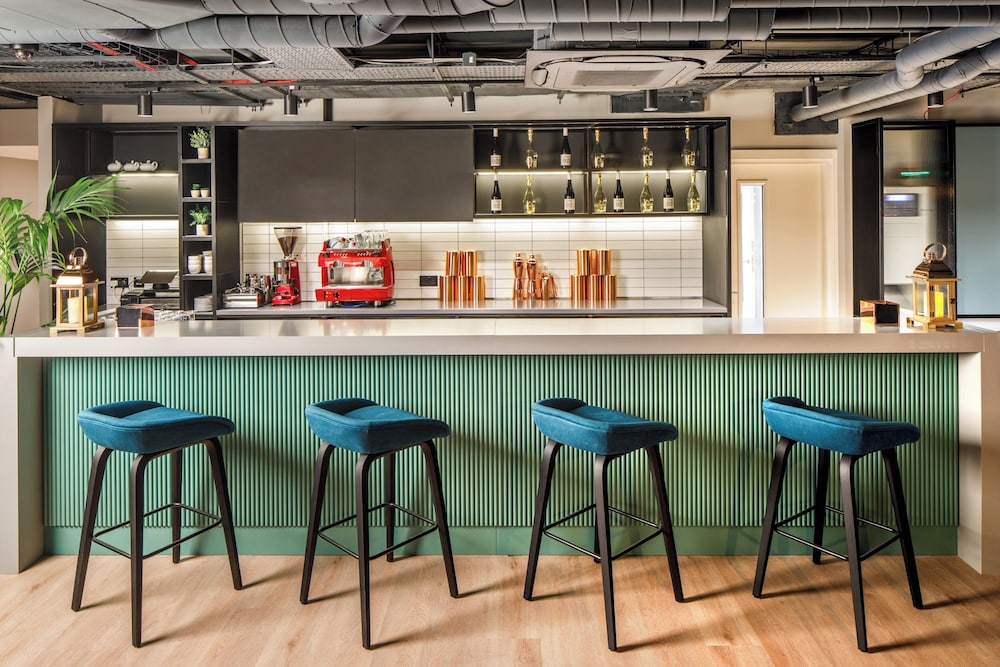 

Torino - New Barnet - Southgate Hotel London