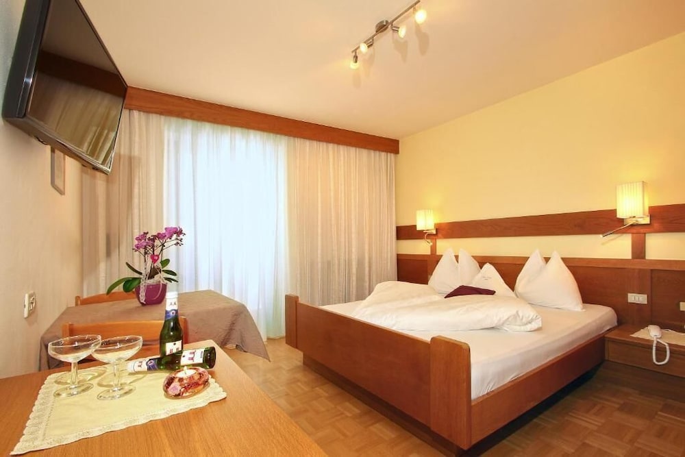 

Lamezia Terme - Alpe di Siusi - Hotel Garnì Savoy