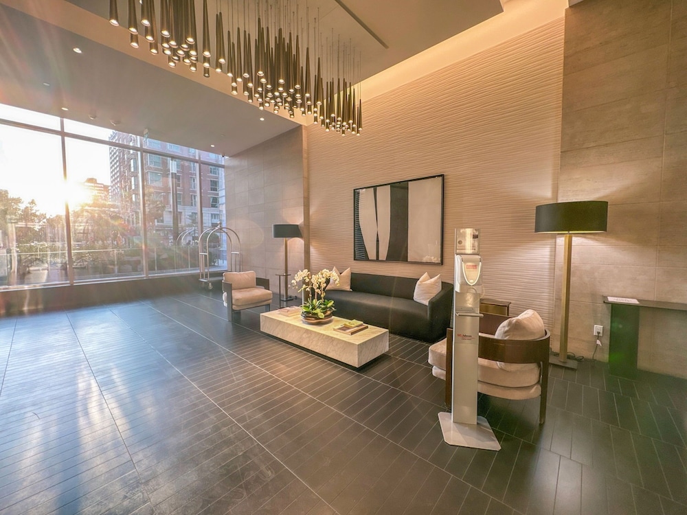 

Milano - Toronto - Bellair Yorkville