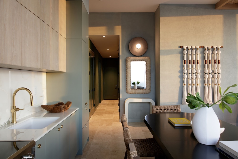 

Roma - West Bay - Hotel Indigo Grand Cayman