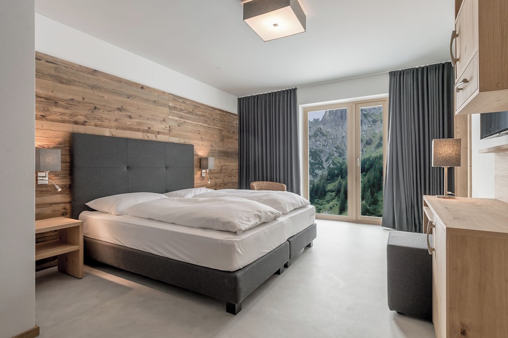 

Napoli - St Anton - Hotel Mondschein