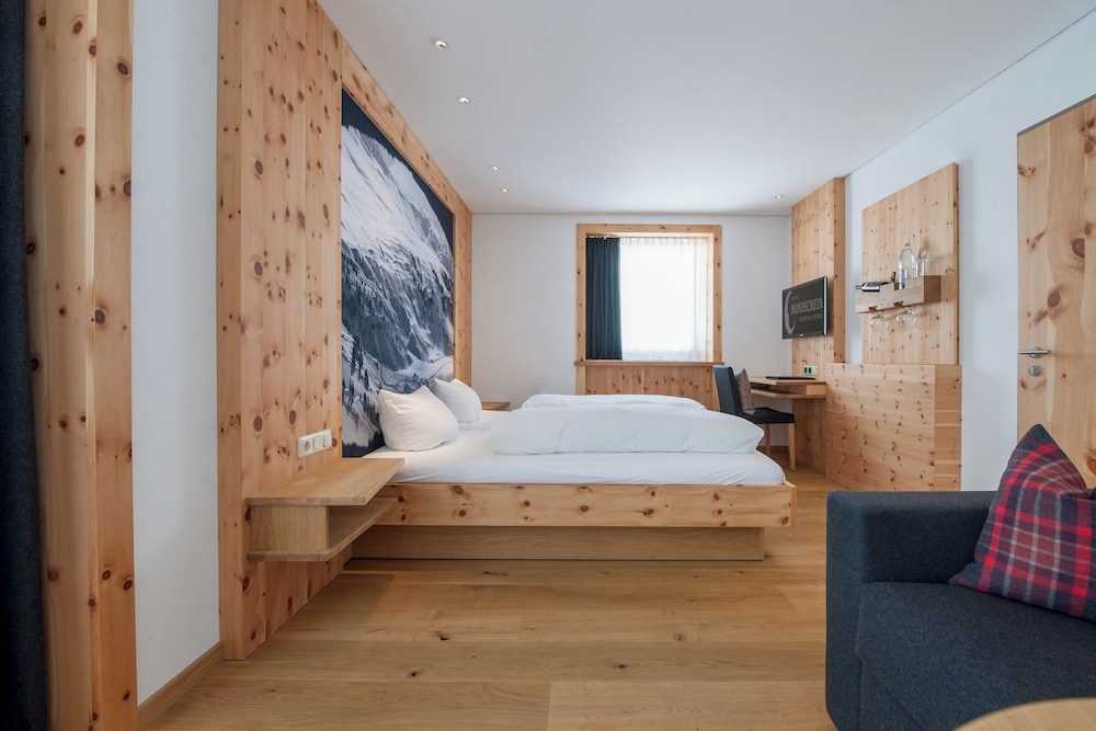 

Milano - St Anton - Mondschein Hotel and Chalet
