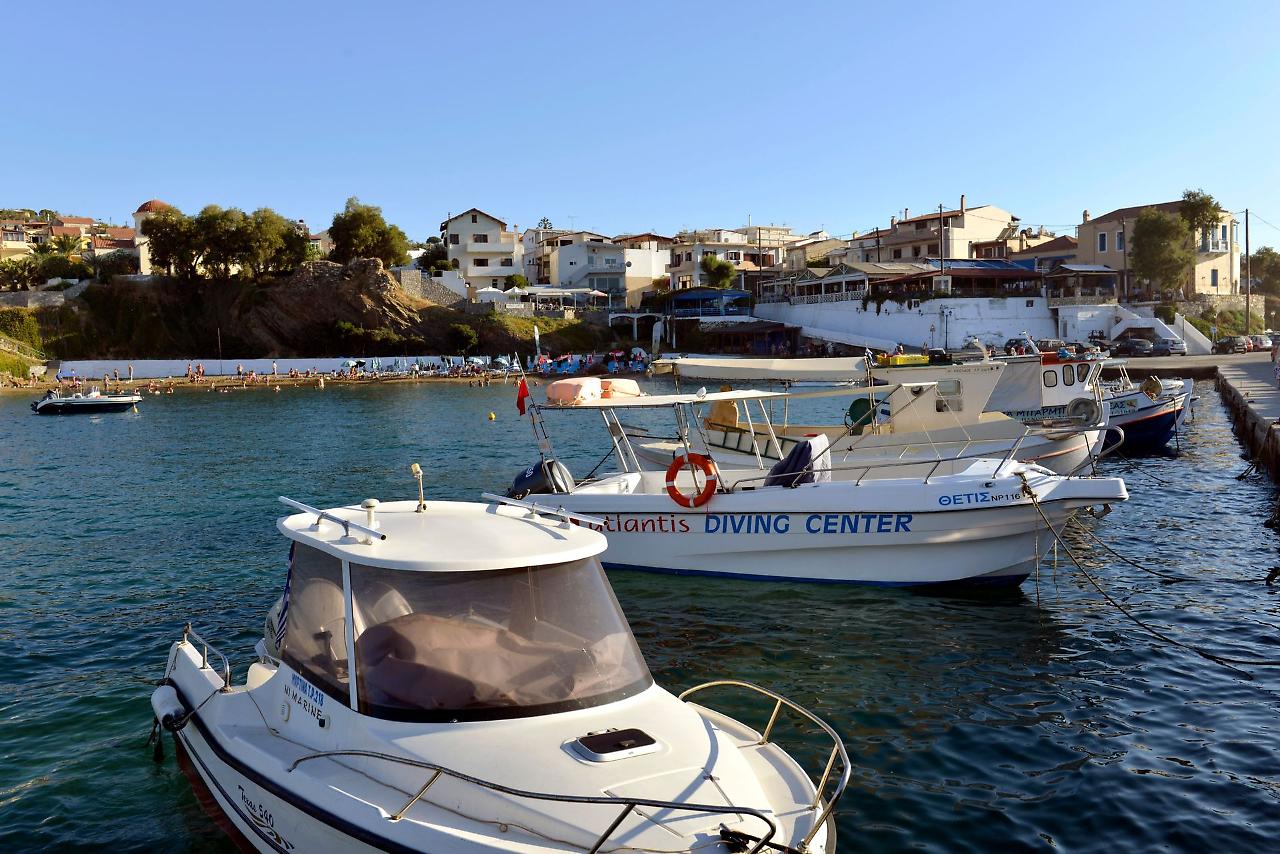 

Milano - Mylopotamos - Captain's House Hotel Suites & Apartments