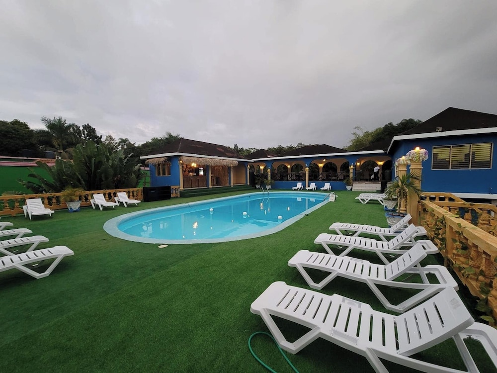 

Bologna - Negril - Rum Runners Resort