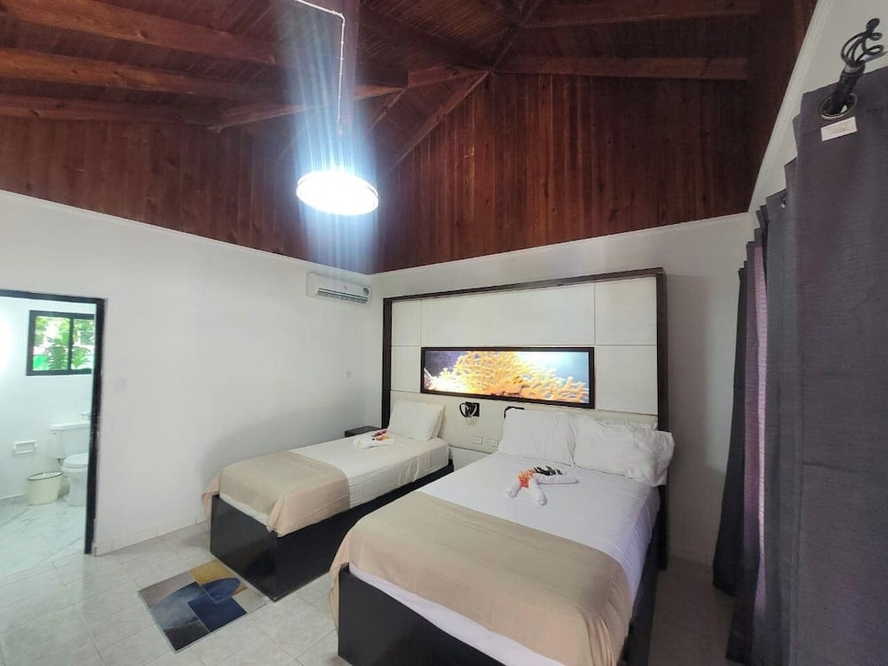 

Venezia - Negril - Rum Runners Resort