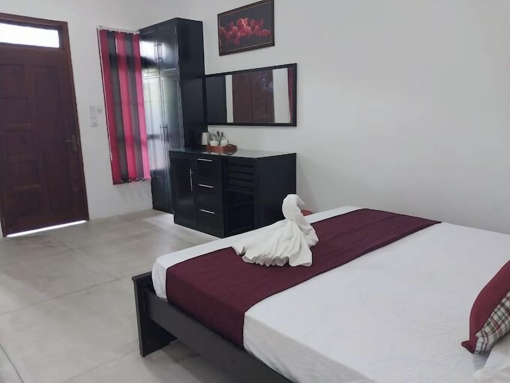

Catania - Negombo - Royal Palace Airport Hotel Katunayaka