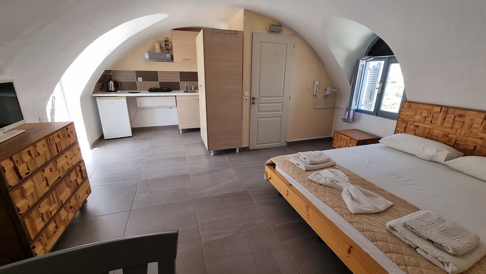 

Milano - Santorini-Akrotiri - Leon Lux Apartments