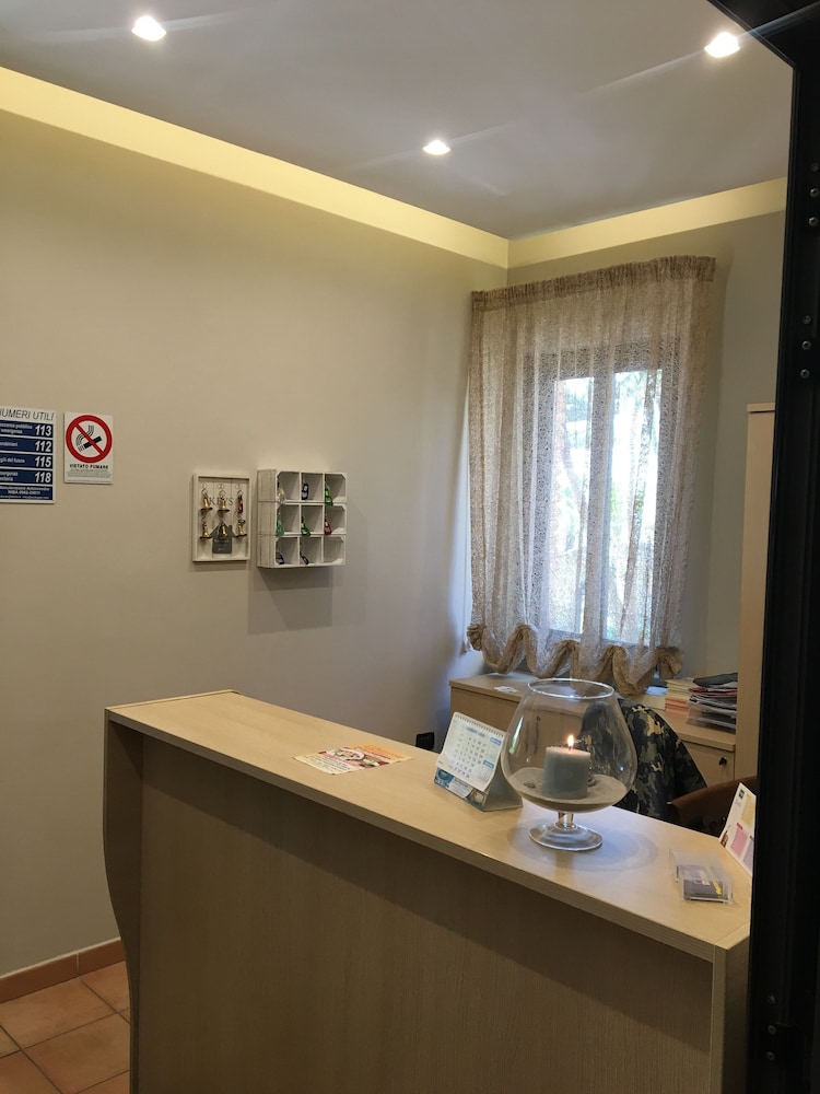 

Roma - Le Castella - Hotel Ristorante L'Orizzonte