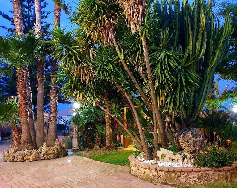 

Milano - Isola di Capo Rizzuto - Hotel Ristorante L'Orizzonte