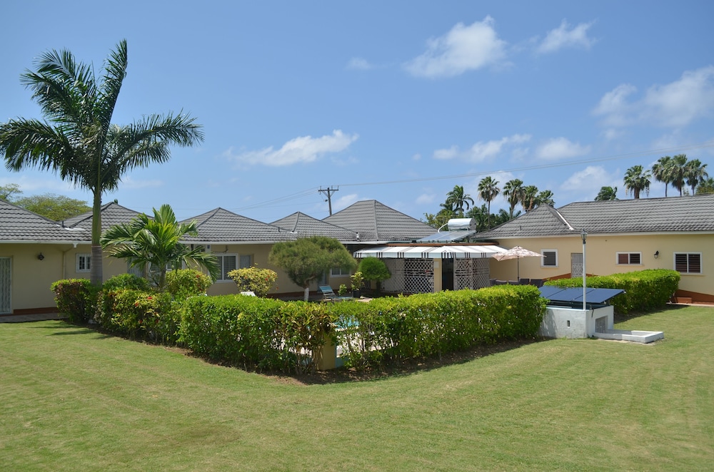 

Roma - Runaway Bay - Cindys Villa