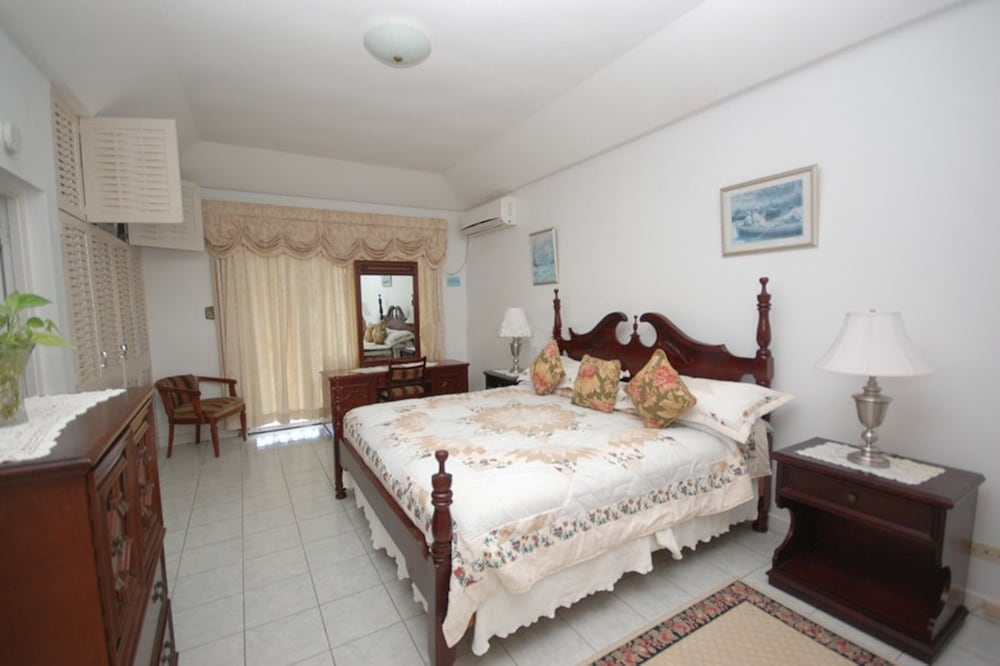 

Roma - Ocho Rios - Runaway Bay - Cindys Villa