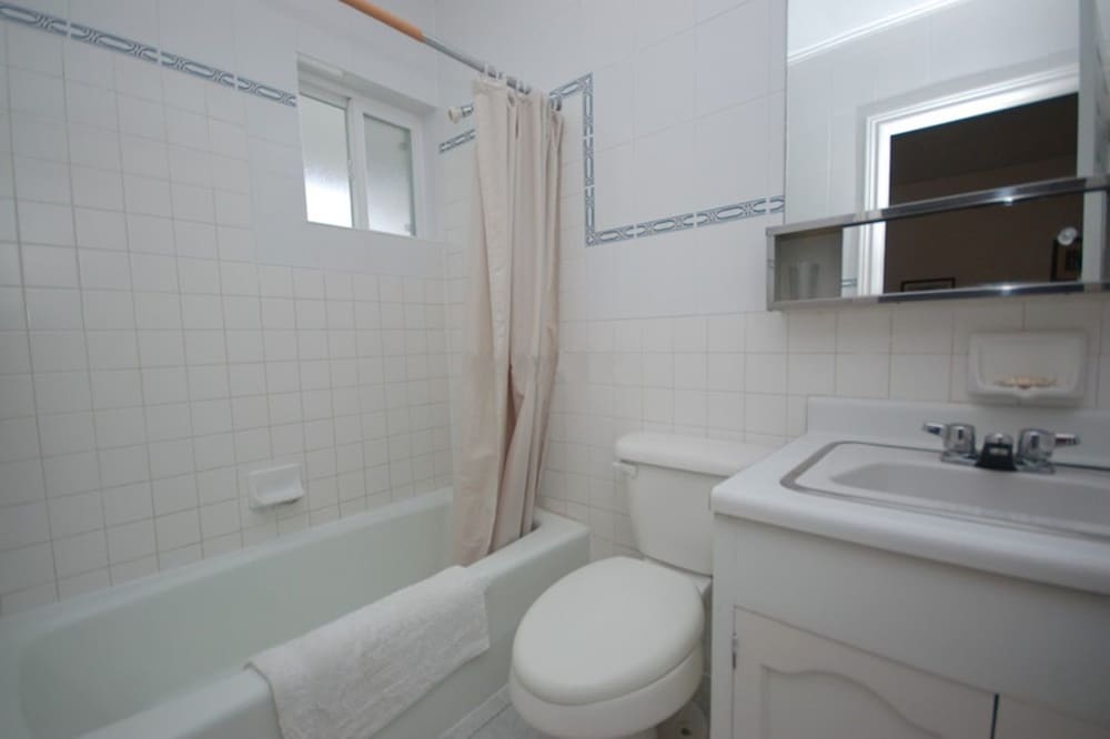 

Roma - Runaway Bay - Cindys Villa