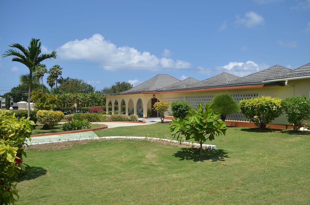 

Bari - Ocho Rios - Runaway Bay - Cindys Villa