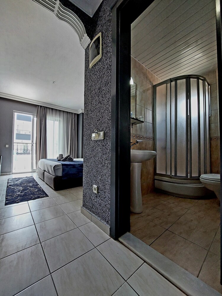

Bari - Side - Summer Rose Hotel