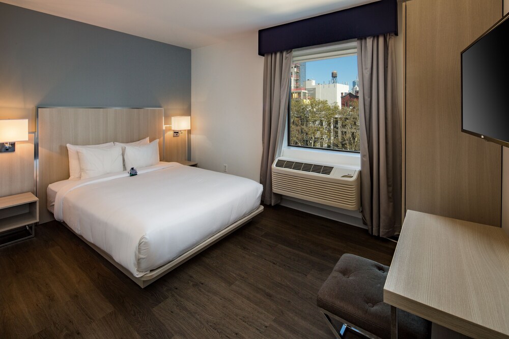 

Roma - Long Island City - The Gatsby Hotel