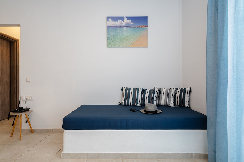 

Milano - Pirgaki - Evripus Suites