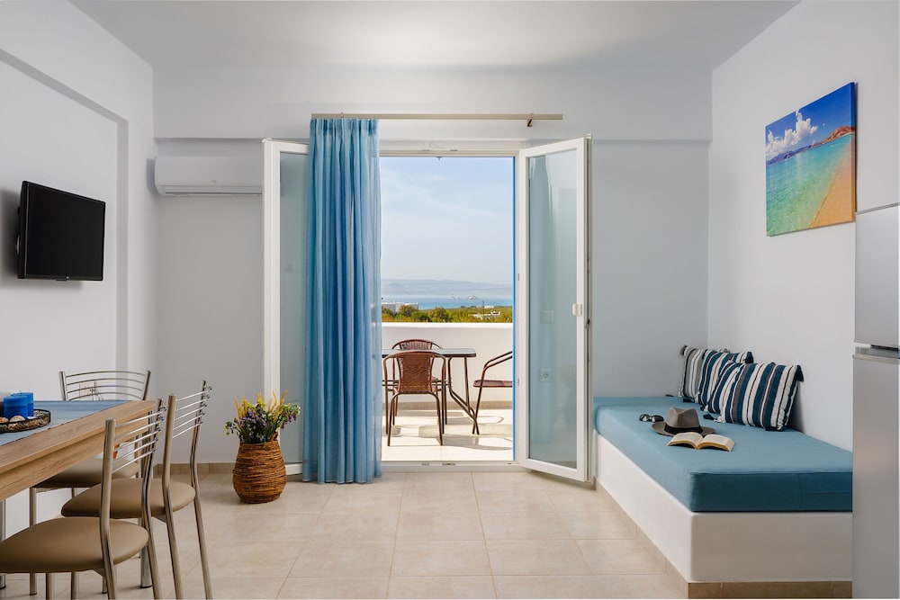 

Milano - Pirgaki - Evripus Suites