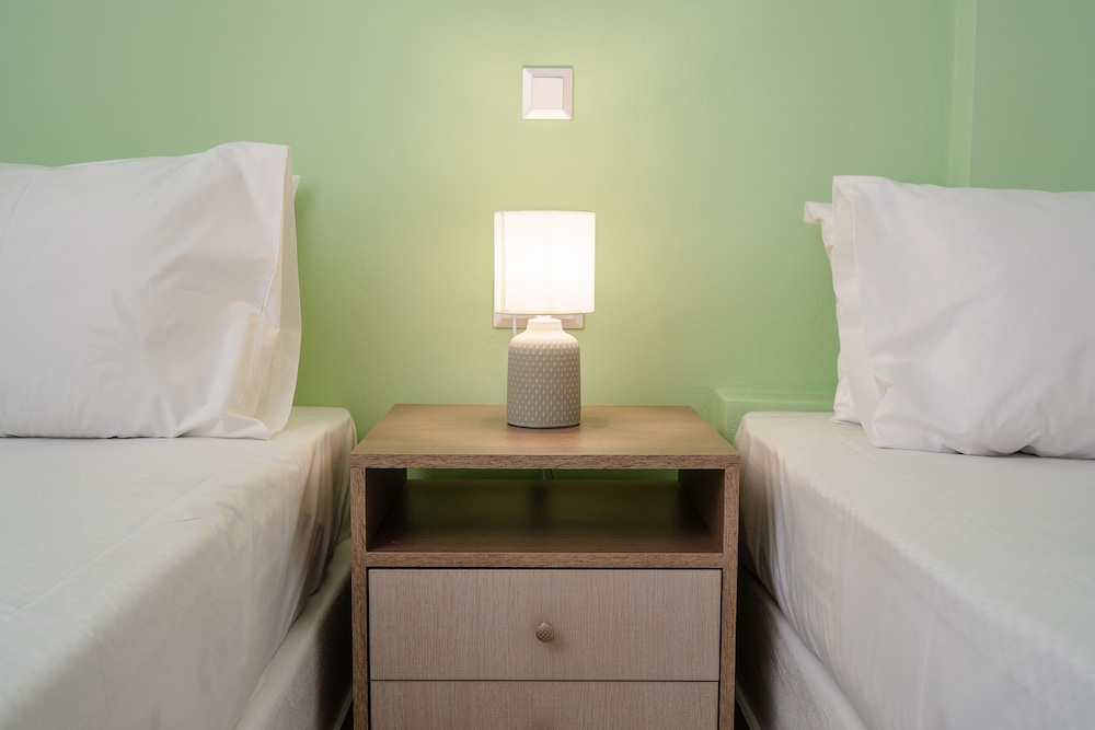 

Milano - Pirgaki - Evripus Suites
