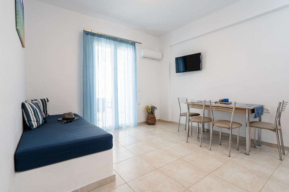 

Verona - Pirgaki - Evripus Suites