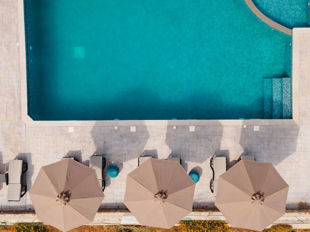 

Bologna - Pirgaki - Evripus Suites