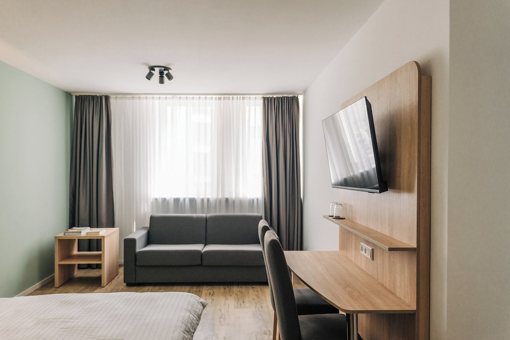

Roma - Neu-Isenburg - Homaris Corner Hotel