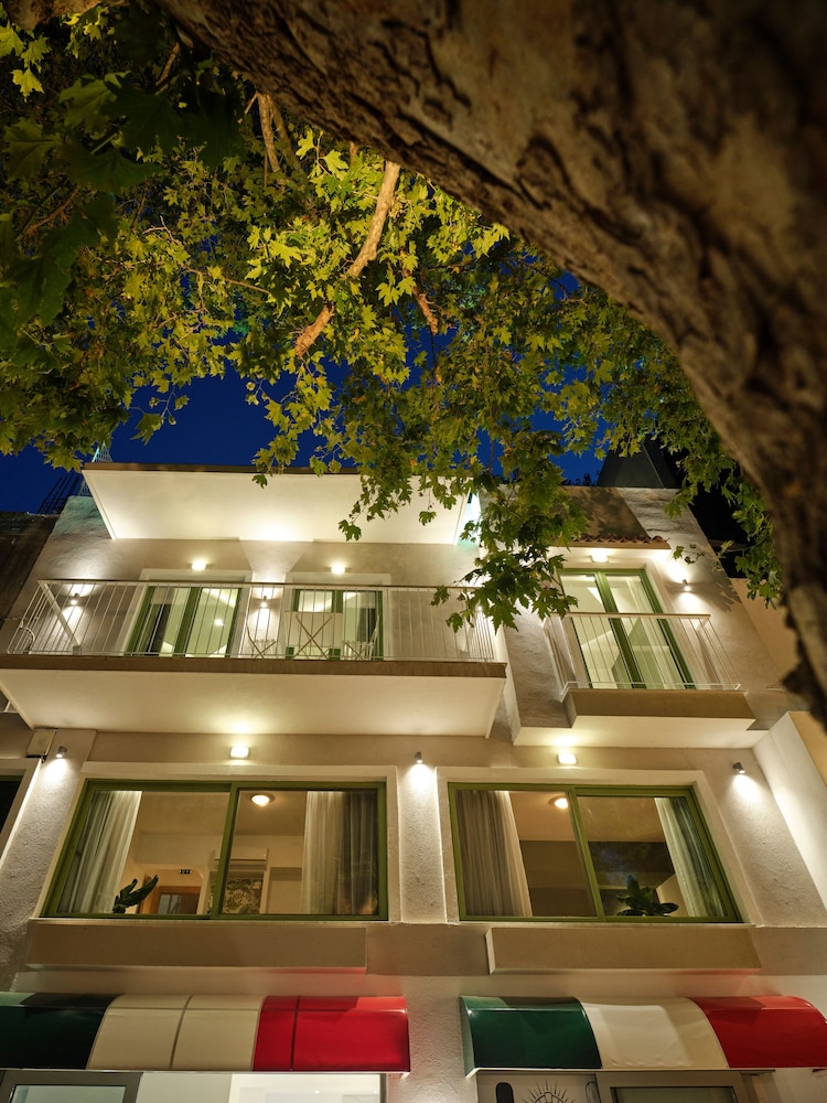 

Pisa - Skiathos, Isole Greche - The Tree